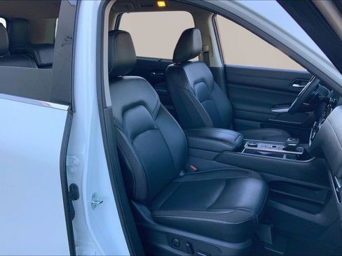 Used 2023 Nissan Pathfinder SL w/ Lighting Package (N92) image 20