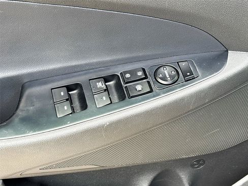 Used 2018 Hyundai Tucson Value FWD image 17