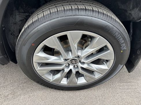 Used 2022 Toyota RAV4 XLE Premium AWD/4WD image 16