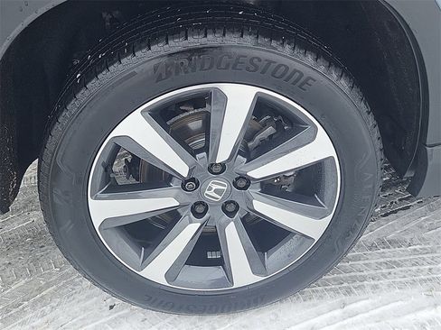 Used 2024 Honda Pilot Touring image 9