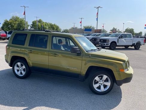 Used 2012 Jeep Patriot Latitude w/ Sun/Sound Group FWD image 2