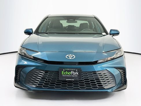 Used 2025 Toyota Camry SE FWD image 2