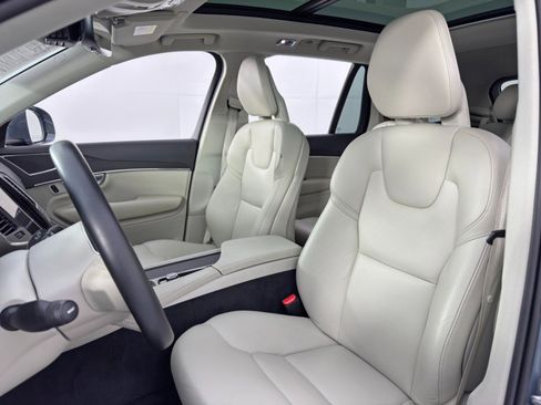 Used 2020 Volvo XC90 T6 Momentum image 37