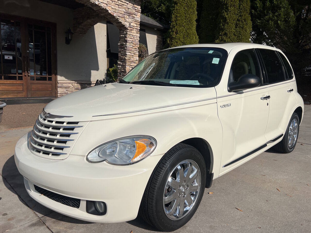 Used 2006 Chrysler PT Cruiser Limited FWD image 2