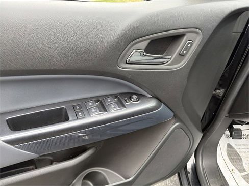 Used 2022 Chevrolet Colorado Z71 w/ Z71 Midnight Edition image 15