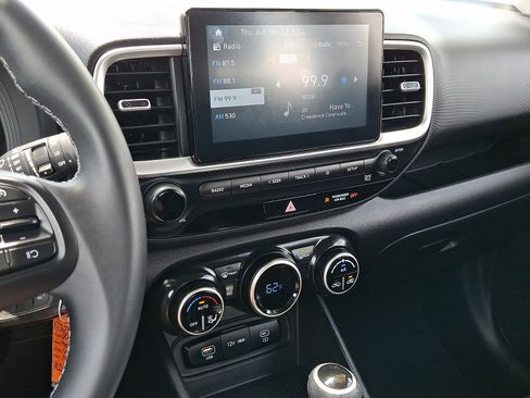 Used 2023 Hyundai Venue SEL FWD image 19
