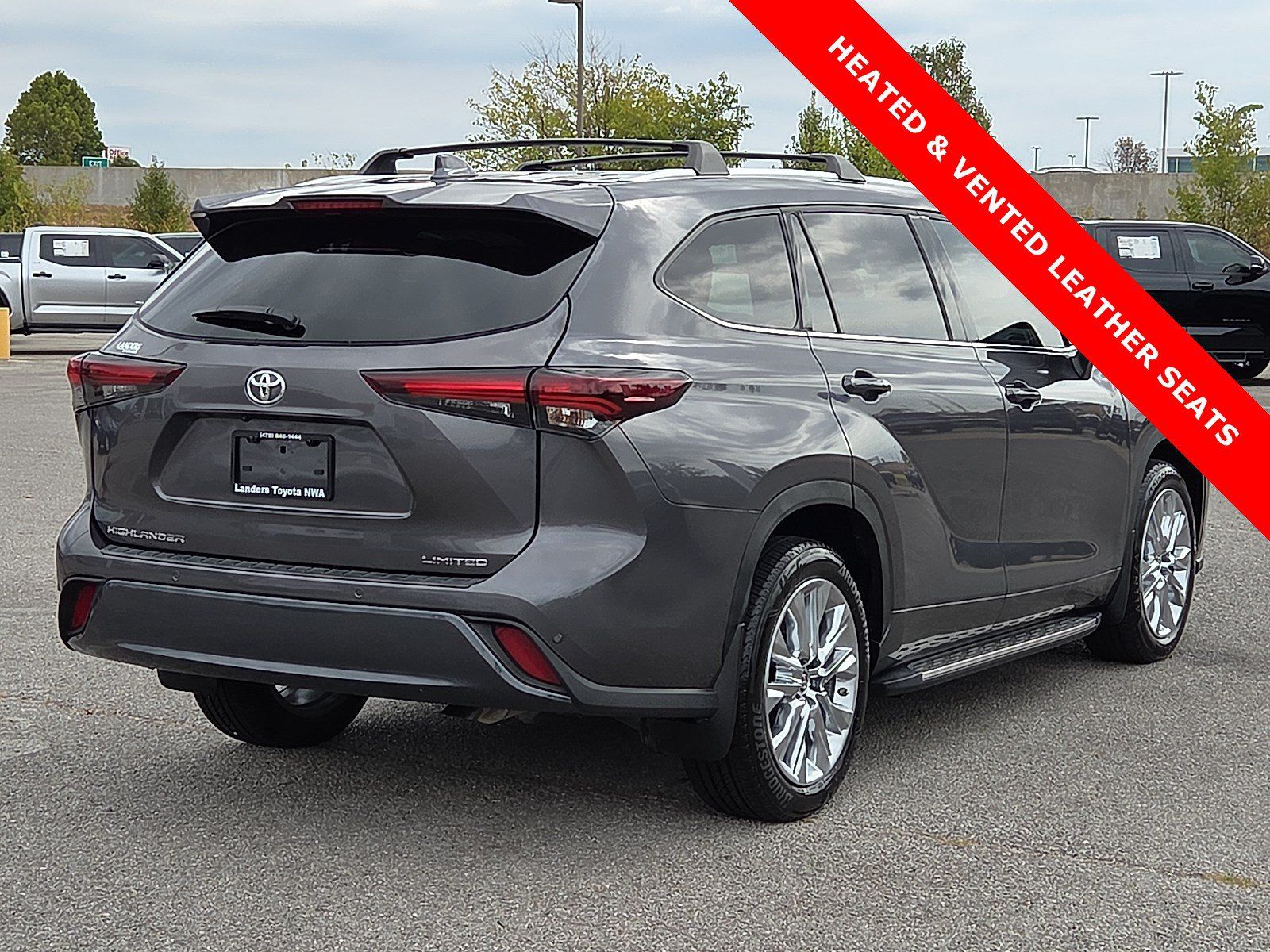 Used 2025 Toyota Highlander Limited FWD image 5