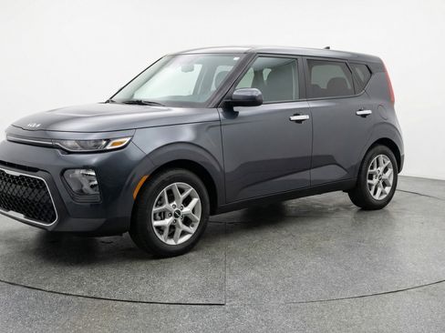 Used 2025 Kia Soul LX w/ LX Technology Package FWD image 3