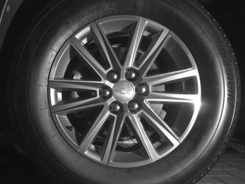 Used 2023 Chevrolet Traverse LT FWD image 9