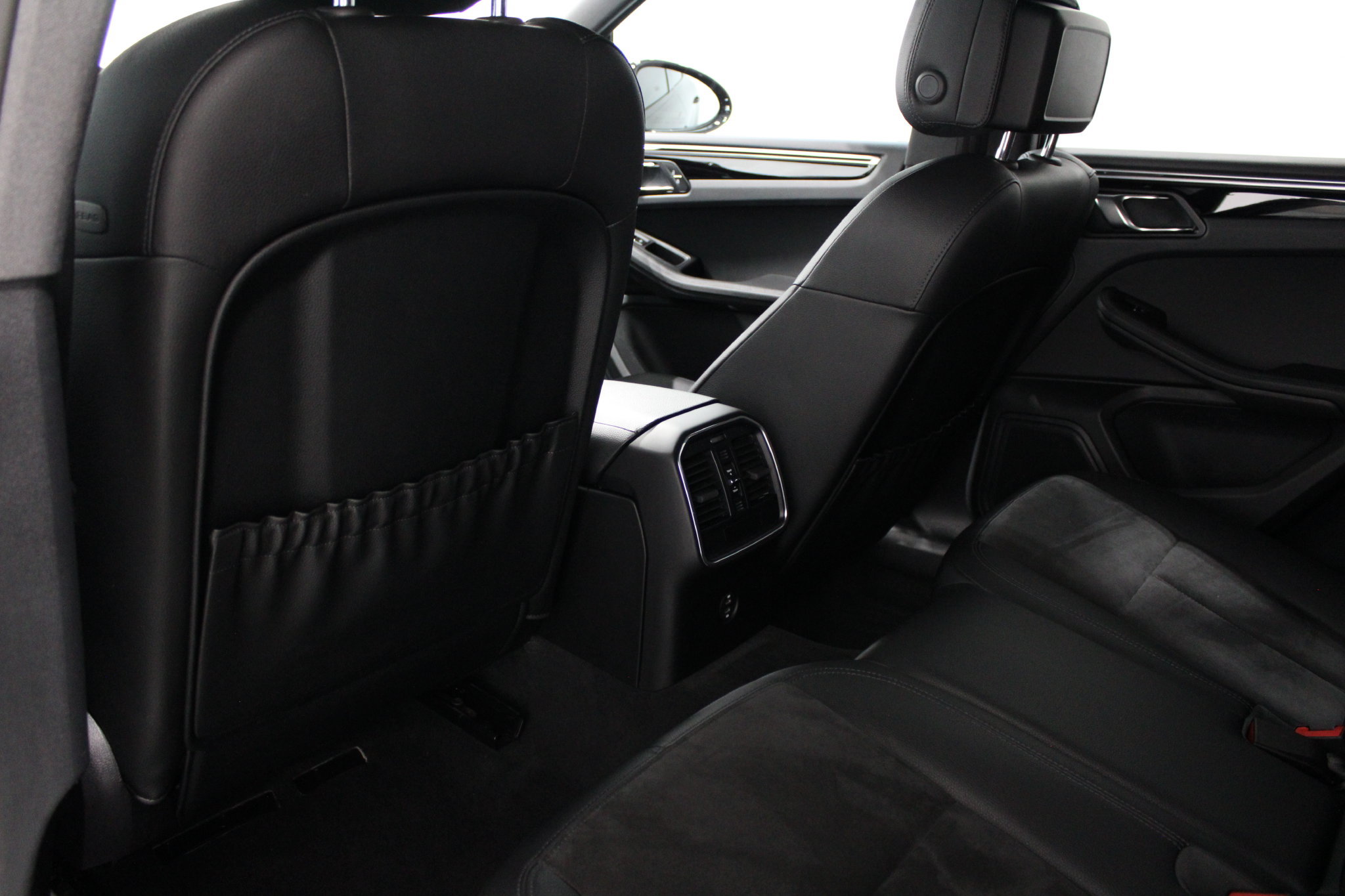 Used 2021 Porsche Macan S AWD/4WD image 16