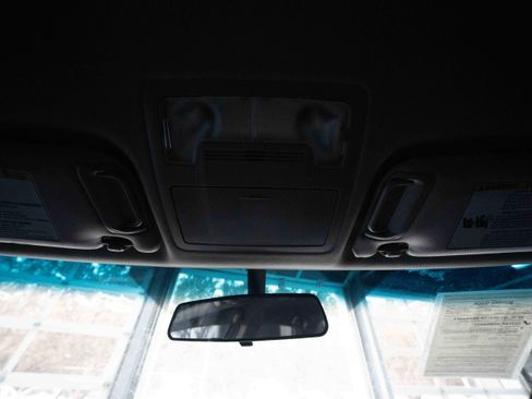 Used 2016 Toyota Camry SE image 18