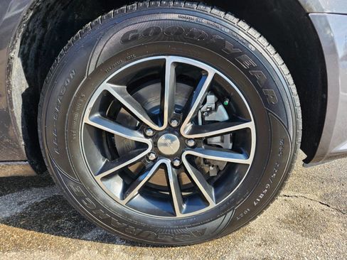 Used 2018 Dodge Grand Caravan SE image 41