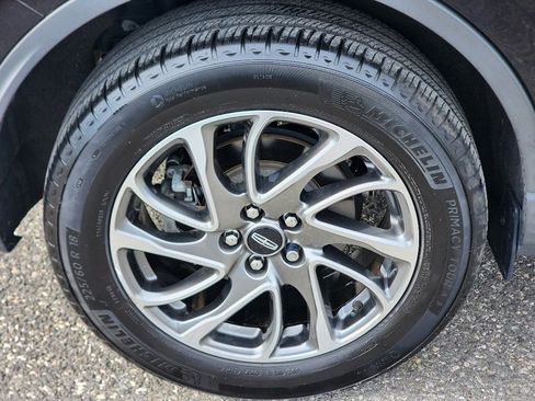 Used 2022 Lincoln Corsair Standard w/ Equipment Group 101A image 12