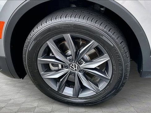 Used 2024 Volkswagen Tiguan SE image 23