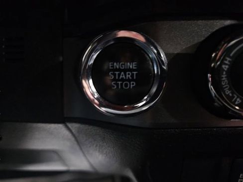 Used 2018 Toyota Tacoma TRD Sport image 25