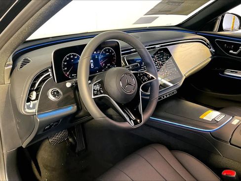 New 2026 Mercedes-Benz E 350 4MATIC Sedan image 9