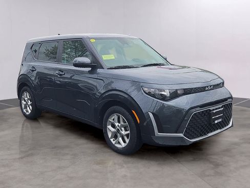 Used 2023 Kia Soul LX w/ LX Technology Package FWD image 3
