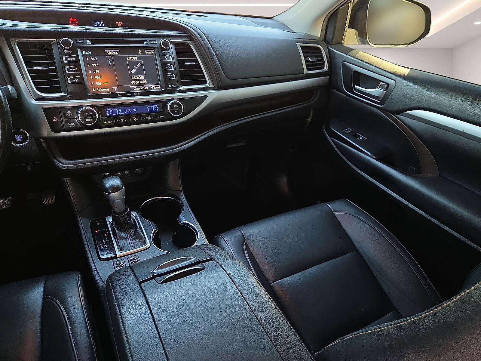 Used 2019 Toyota Highlander XLE FWD image 13