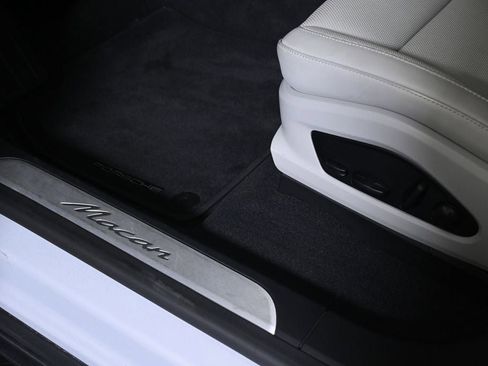 Used 2025 Porsche Macan Electric RWD image 20