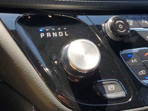 New 2024 Chrysler Pacifica Limited w/ S Appearance Package image 17