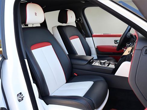 Used 2023 Rolls-Royce Cullinan Black Badge w/ Dark Exterior Package image 25