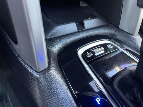 Used 2025 Toyota Corolla Cross AWD Hybrid w/ Convenience Package image 43