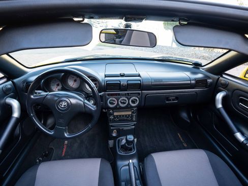 Used 2001 Toyota MR2 Spyder image 30