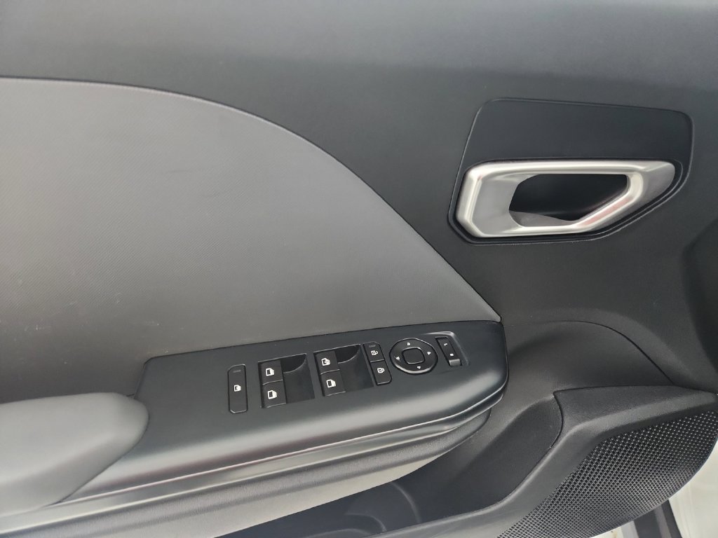Used 2025 Kia K4 FWD image 23