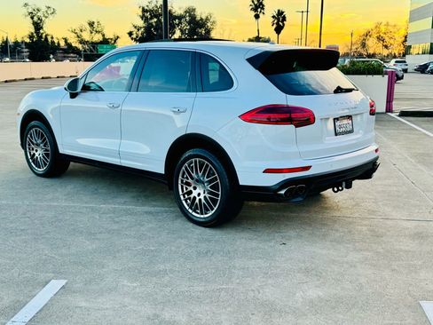 Used 2015 Porsche Cayenne Turbo image 10
