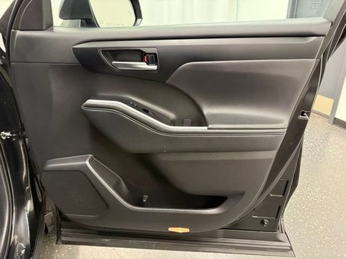 Certified 2025 Toyota Highlander XLE AWD/4WD image 8