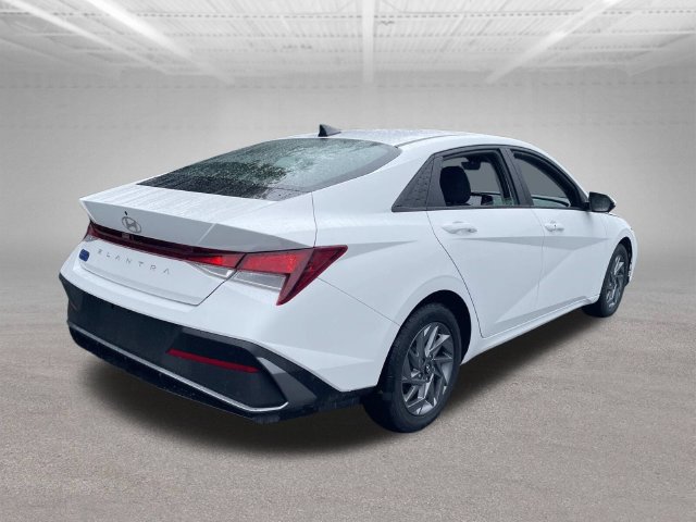 Used 2024 Hyundai Elantra SEL FWD image 8