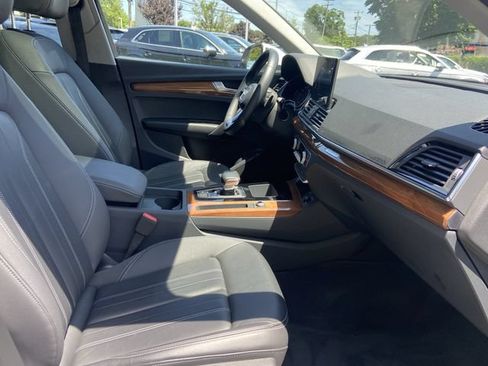 Used 2023 Audi Q5 2.0T Premium w/ Convenience Package AWD/4WD image 28