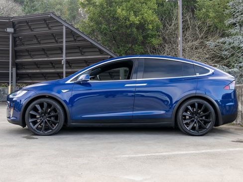 Used 2016 Tesla Model X 70D image 2