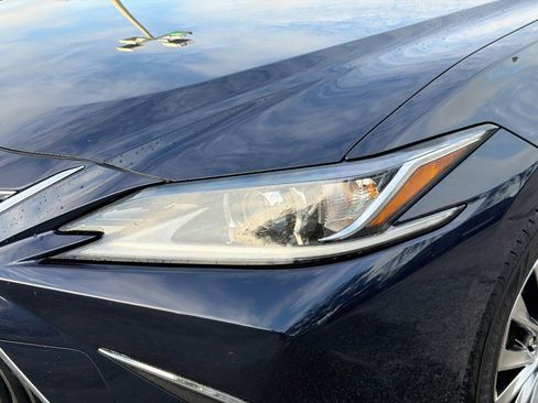 Used 2019 Lexus ES 300h FWD image 9