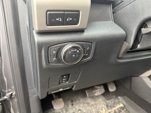 Used 2022 Ford F350 Lariat w/ Black Appearance Package image 12