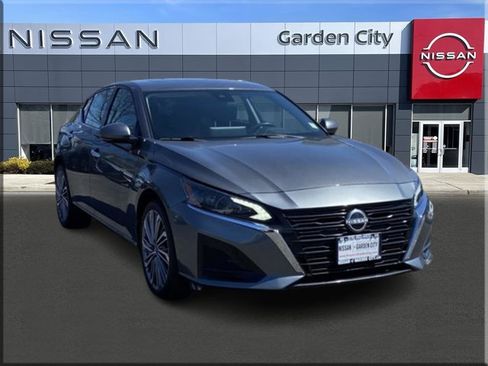 Certified 2025 Nissan Altima 2.5 SL AWD/4WD image 1