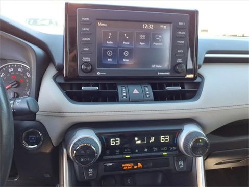 Used 2021 Toyota RAV4 XLE Premium image 15