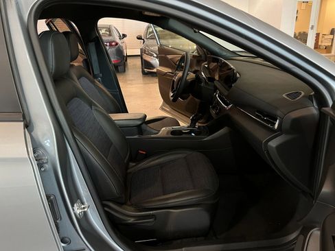 Used 2025 Buick Envista Preferred image 35