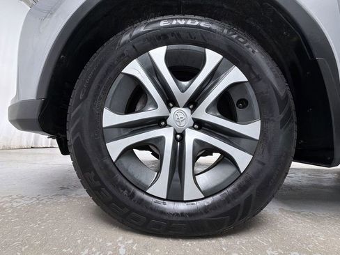 Used 2018 Toyota RAV4 LE w/ Carpet Mat Package AWD/4WD image 7