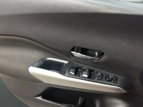 Used 2019 Nissan Kicks SV FWD image 16