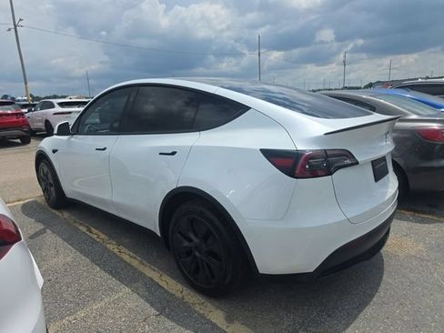 Used 2024 Tesla Model Y Long Range AWD/4WD image 4