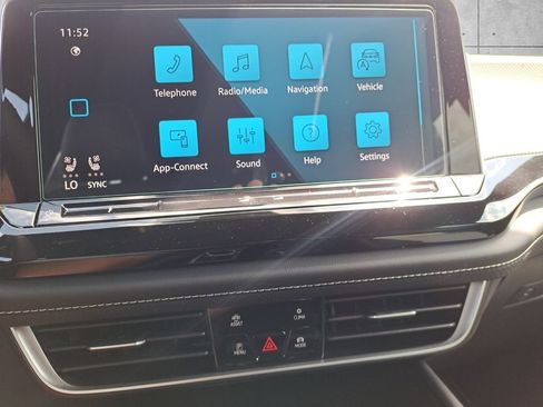 New 2026 Volkswagen Atlas Cross Sport SEL R-Line image 9