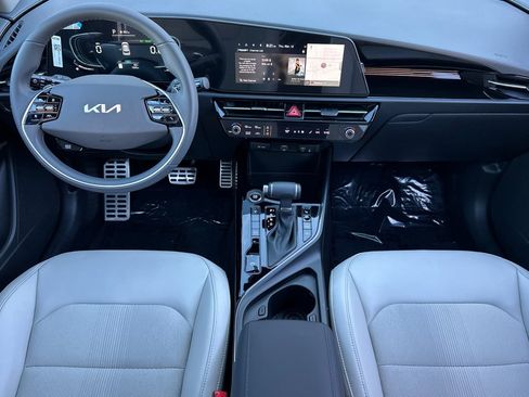 Used 2025 Kia Niro EX Touring image 10