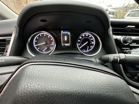 Used 2020 Toyota Camry LE image 12