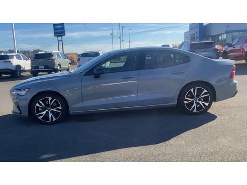 Used 2024 Volvo S60 B5 Core image 5