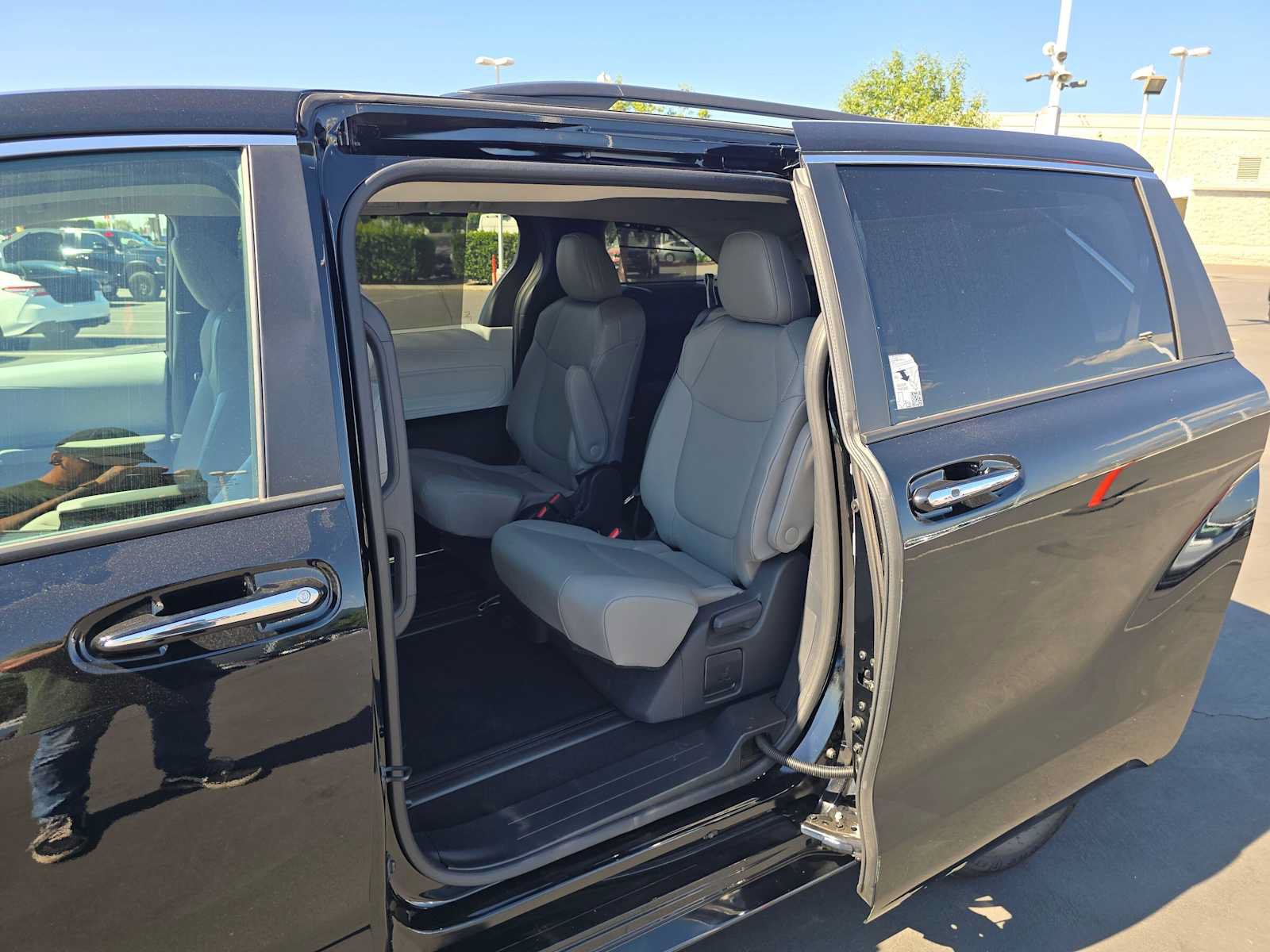 Certified 2026 Toyota Sienna XLE FWD image 17