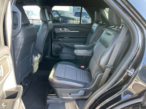 Used 2025 Ford Explorer ST-Line image 8