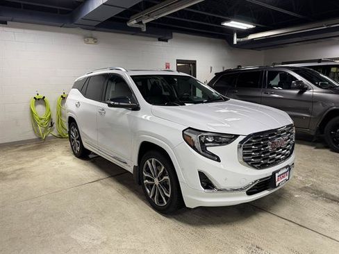 Used 2018 GMC Terrain Denali w/ Advanced Safety Package AWD/4WD image 3
