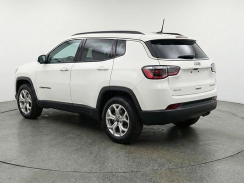 Used 2025 Jeep Compass Latitude AWD/4WD image 6