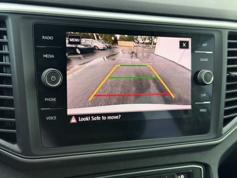 Used 2020 Volkswagen Atlas Cross Sport SE FWD image 18
